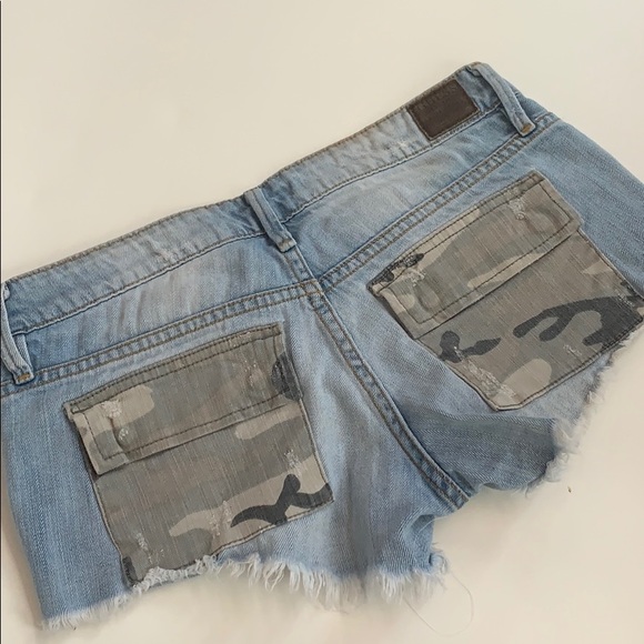 Shorts - Picture 2 of 3